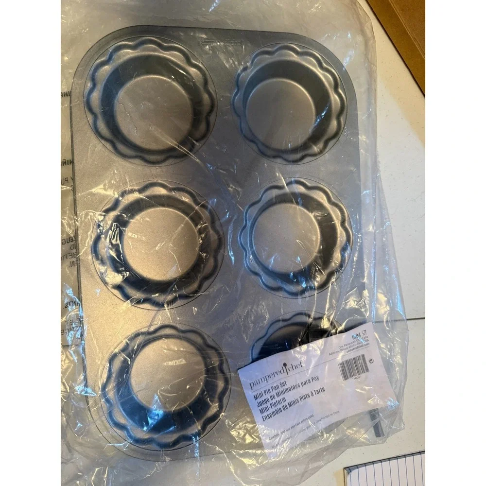 New Pampered Chef Mini Pie Pan and Pie Dough Cutter - Picture 3 of 5